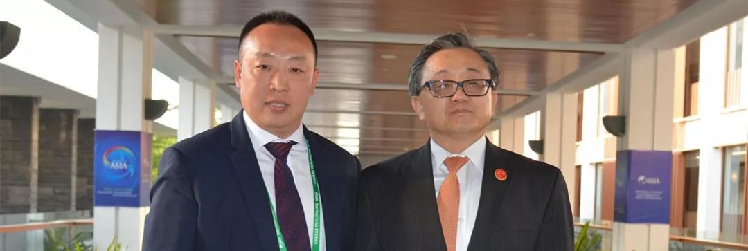 操欧美骚女联合国副秘书长刘振民和赵章栓会长在博鳌亚洲论坛亲切交"